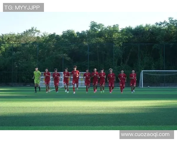 重庆足球队在总决赛中的实力展现与未来发展潜力分析 重庆足球队在总决赛中的实力展现与未来发展潜力分析